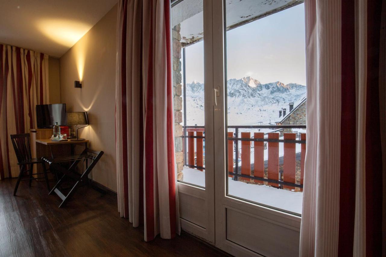 Hotel Grand Pas Pas De La Casa Bagian luar foto
