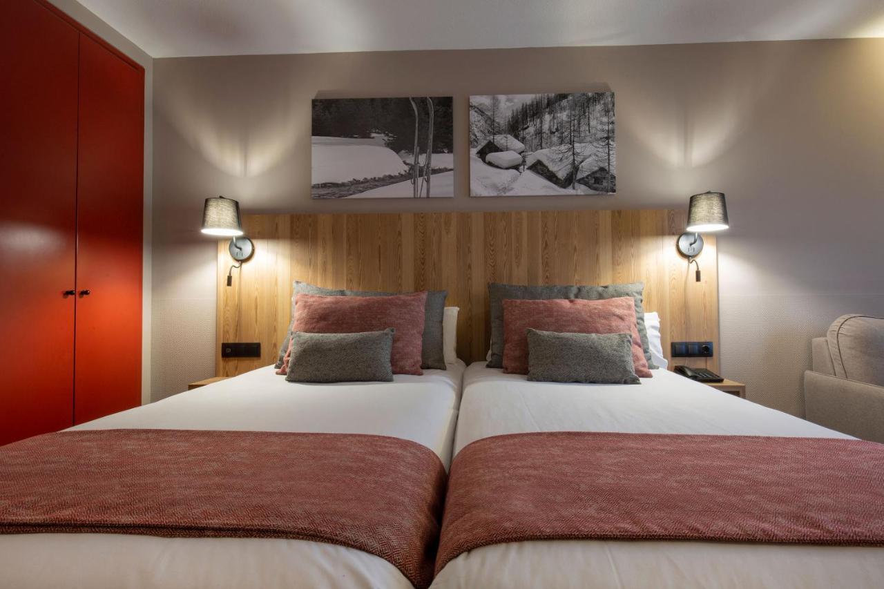 Hotel Grand Pas Pas De La Casa Bagian luar foto