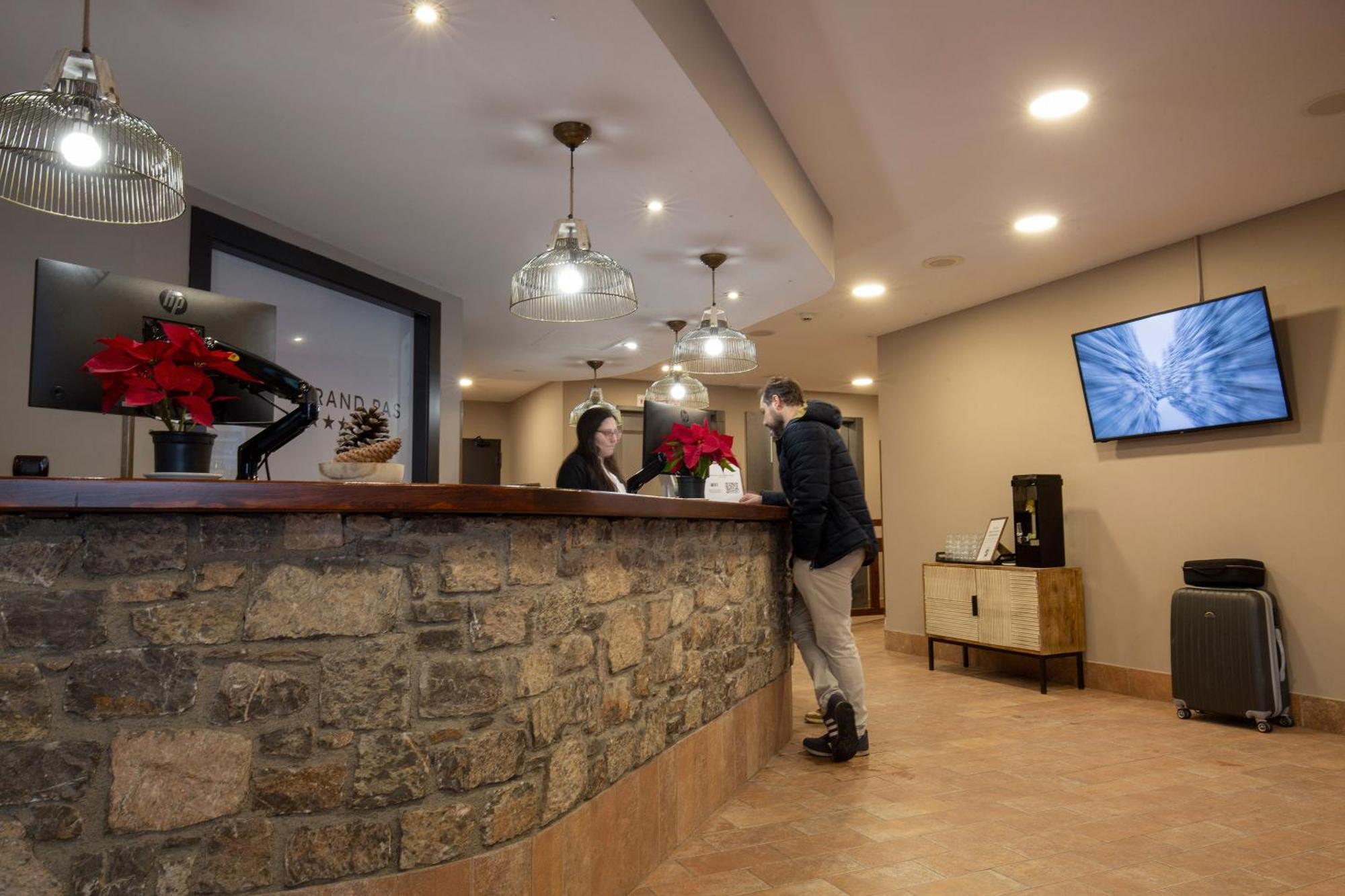 Hotel Grand Pas Pas De La Casa Bagian luar foto