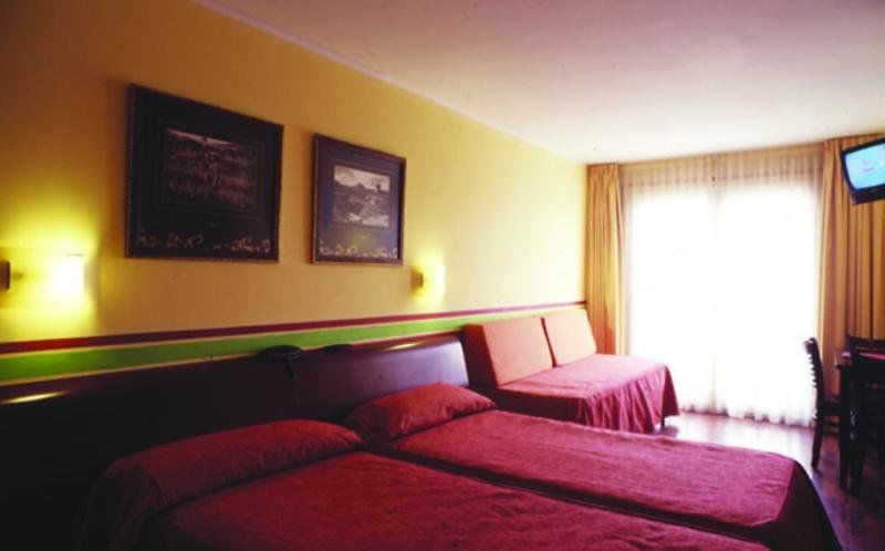 Hotel Grand Pas Pas De La Casa Bagian luar foto