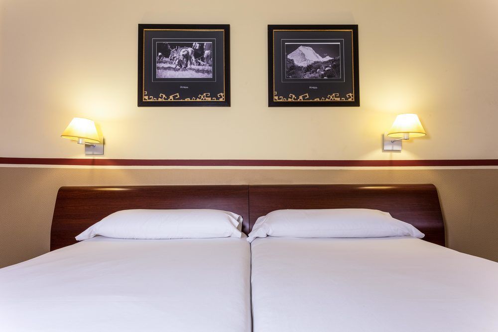 Hotel Grand Pas Pas De La Casa Bagian luar foto